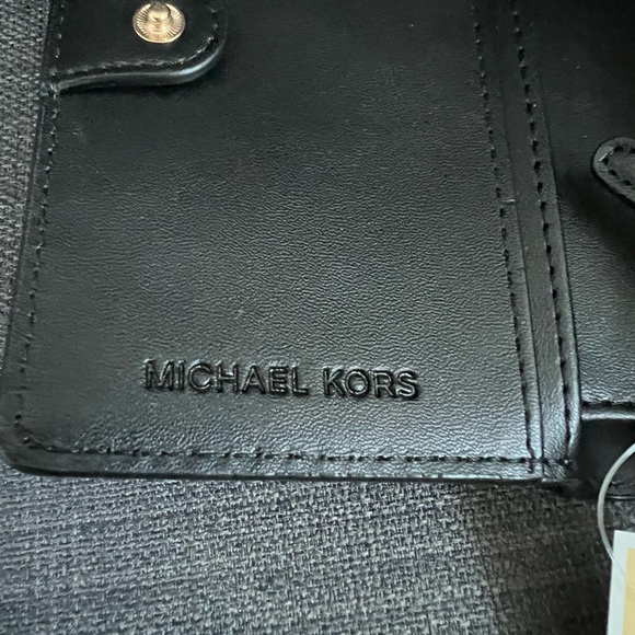 NEW MICHAEL KORS LEATHER MEDIUM SLIM WALLET - Picture 3 of 8